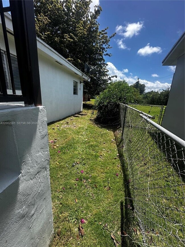 Foto del edificio - 821 SW 2nd St