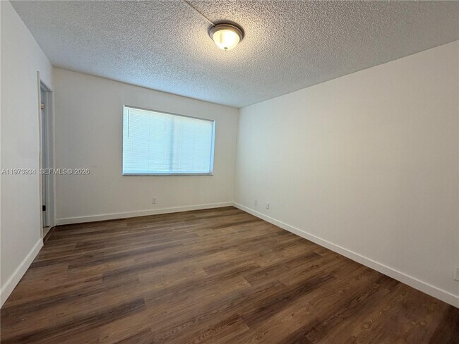 Foto del edificio - 3215 NW 102nd Terrace