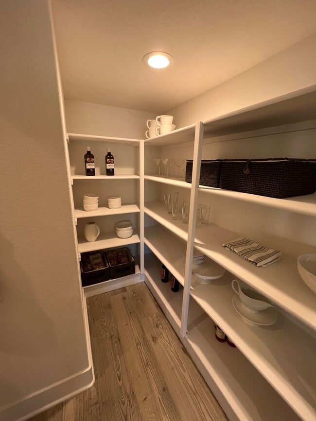 Building Photo - 809 Cosmos Dr