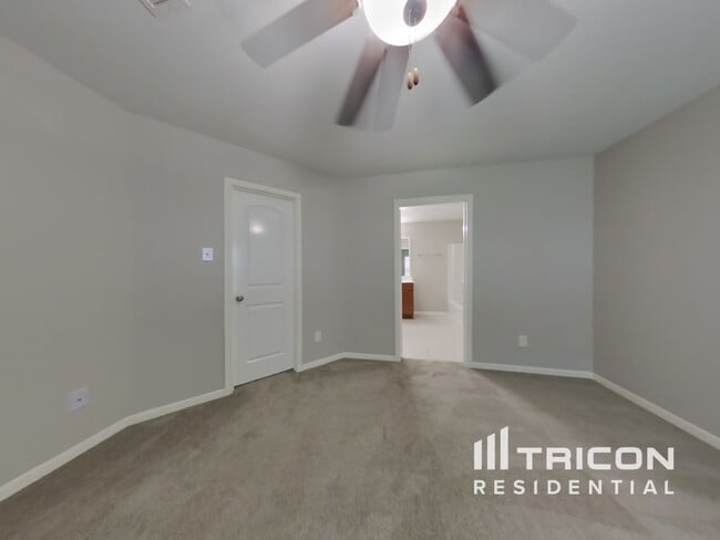 Building Photo - 904 American Monarch Dr
