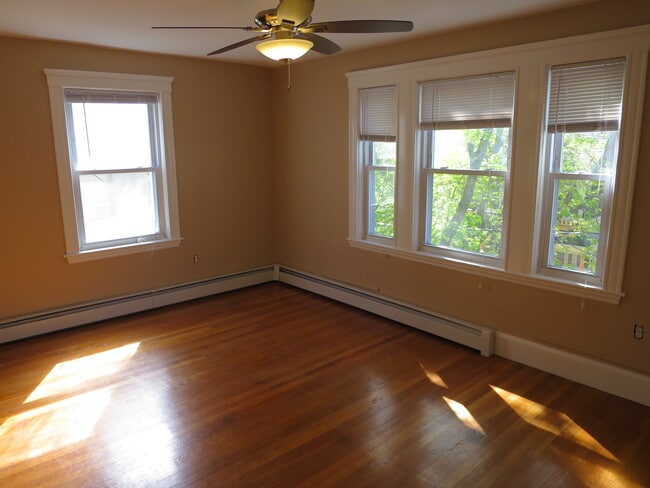 Building Photo - 44 Clarendon Ave