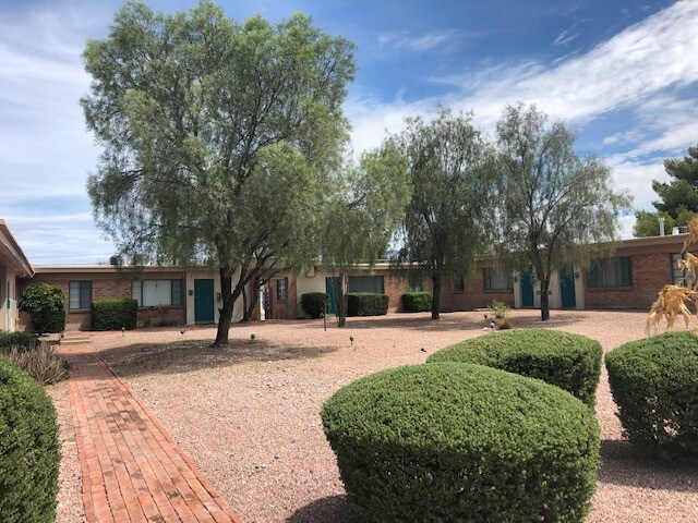 Foto principal - 1401 E 10th St