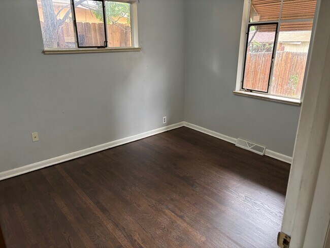 Foto del edificio - 1460 S Jay St