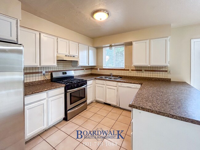 Foto del edificio - Great 5 Bed Now Available in Riverton
