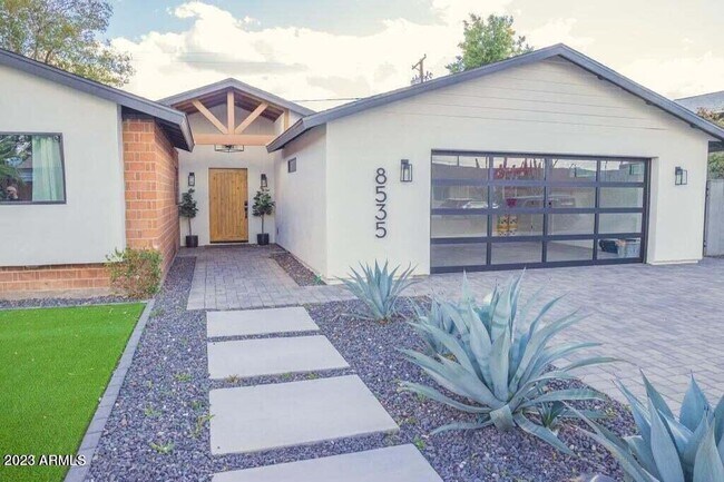 Foto del edificio - 8535 E Edgemont Ave