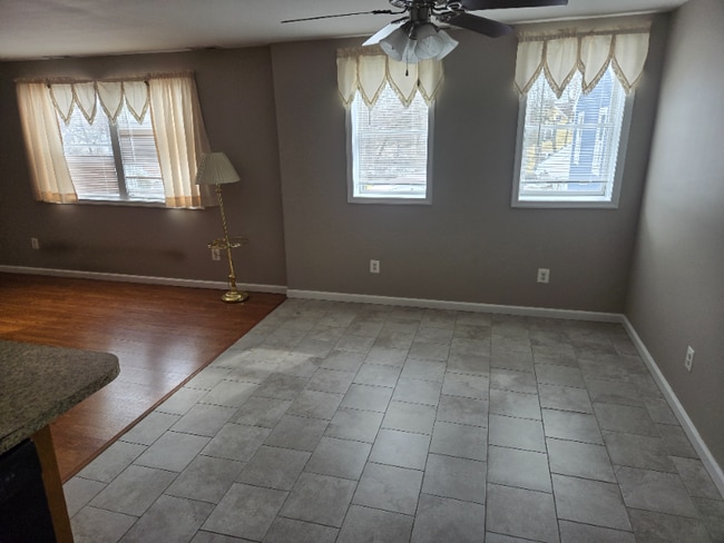 Building Photo - 40 N Main St