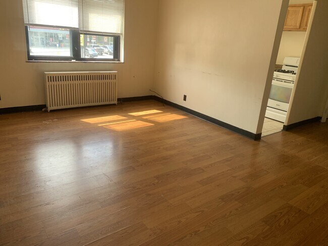 Building Photo - 280 E 38th St