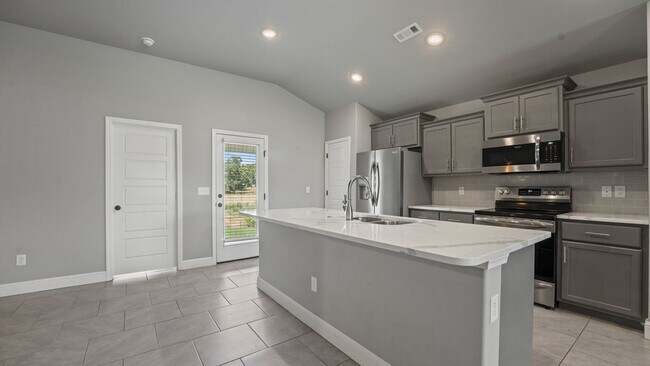 Building Photo - "Charming Bentonville Home: 3 Beds, 2 Bath...