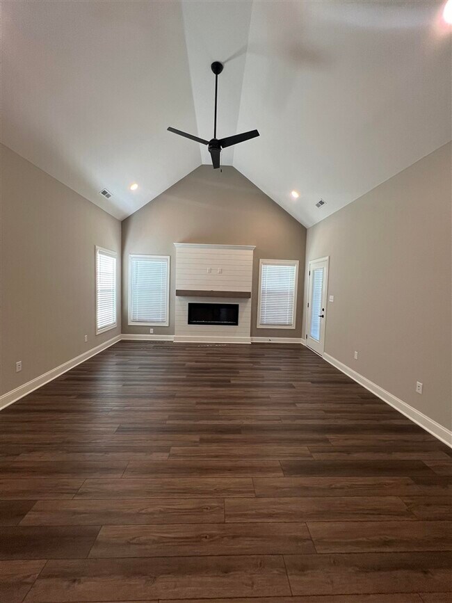 Foto del edificio - 556 Cumberland Pointe Ln