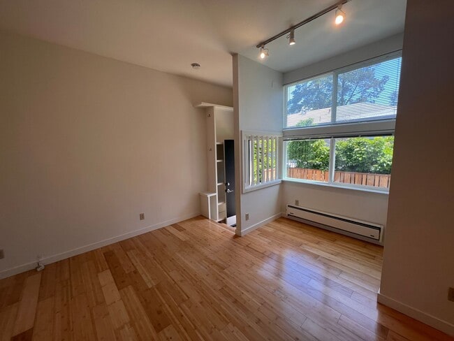 Building Photo - 154-156A Carlotta Cir