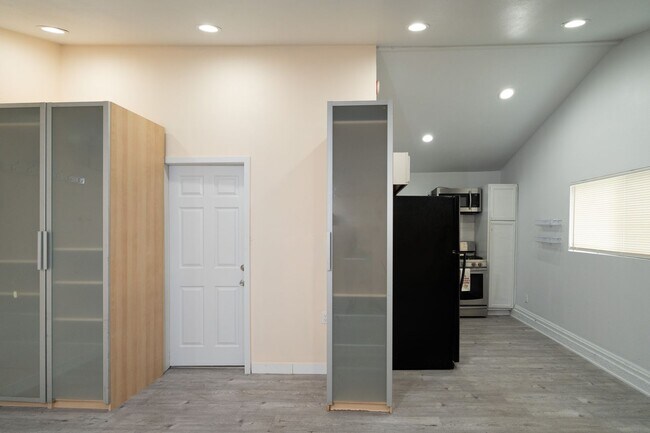 Building Photo - 1208Nant