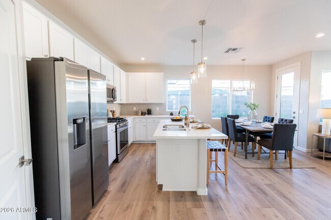 Foto del edificio - 3726 E Flower St