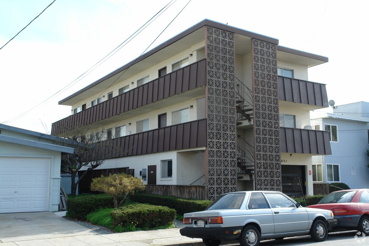 Primary Photo - 821 Kains Ave