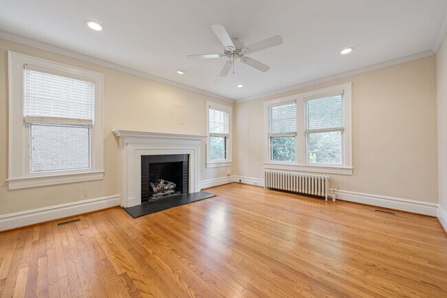 Building Photo - Month-to-Month Lease Available! Historic H...