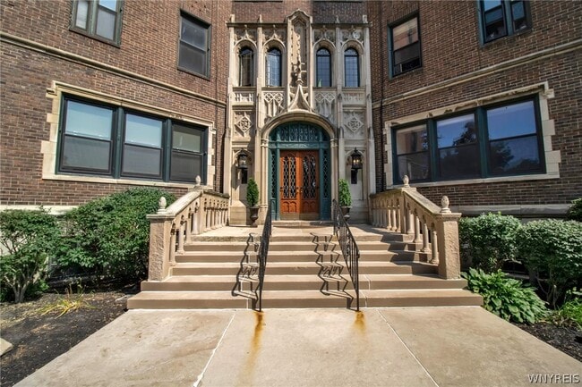 Building Photo - 800 W Ferry St