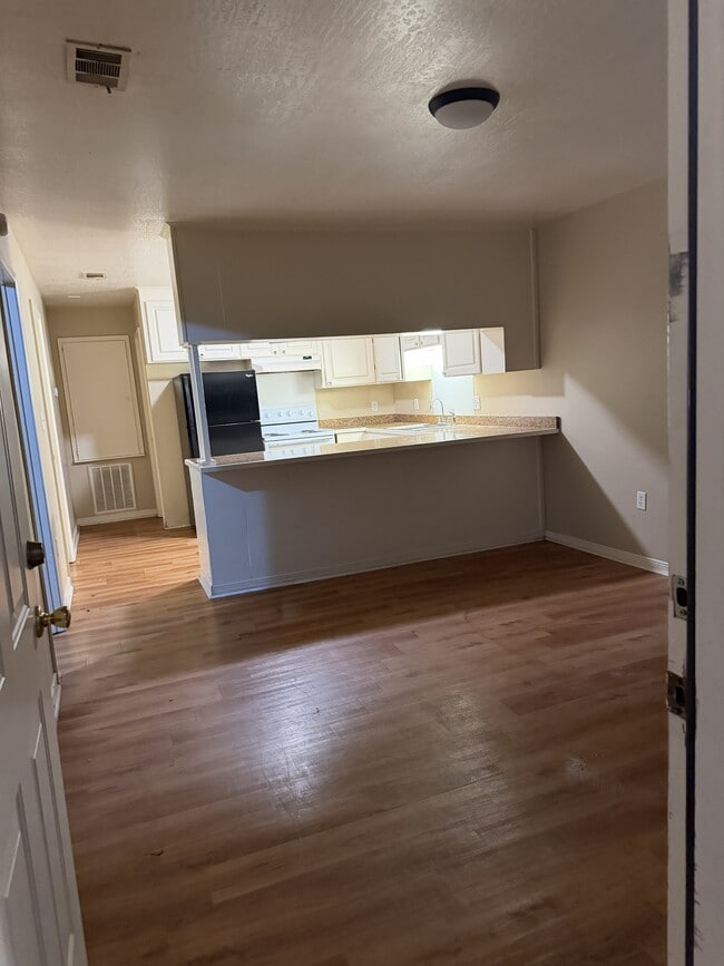 Building Photo - 125 W 9th Ave