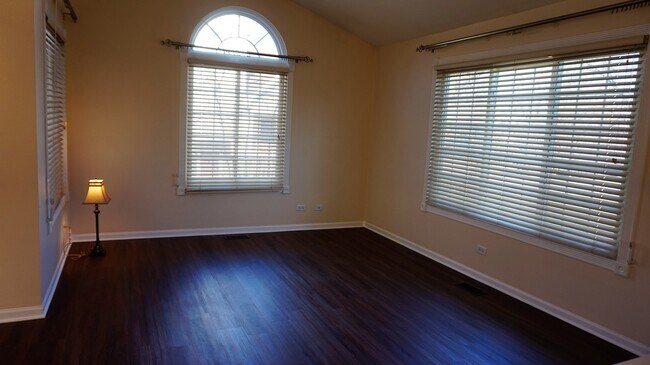 Building Photo - 2402 Dawson Ln