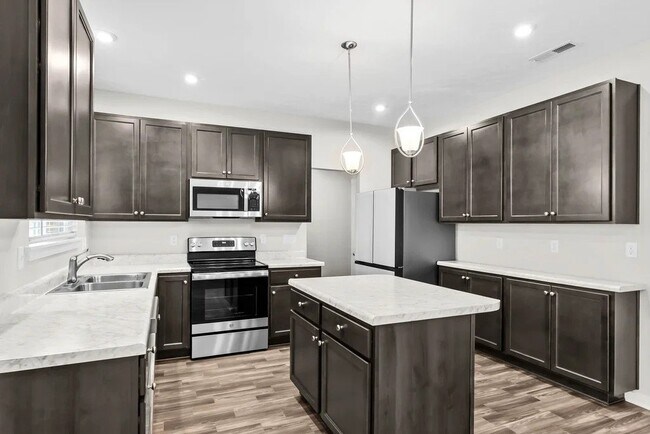 Building Photo - 367 Birchwood Dr