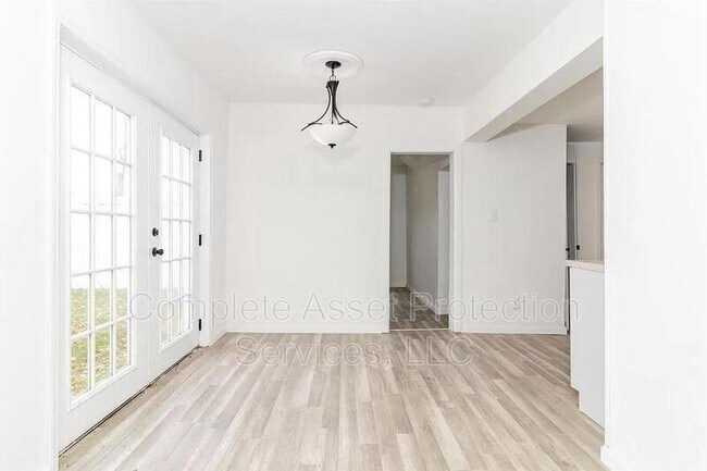 Building Photo - 1431 Brown Ave