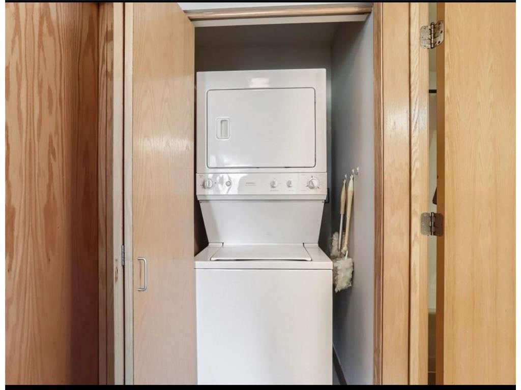 Building Photo - 820 Emerald St SE