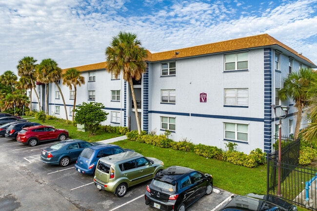 4348 Plaza Dr Holiday, FL - Sunbay Apartments