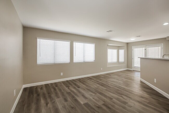 Foto del edificio - 1832 Fan Fare Dr