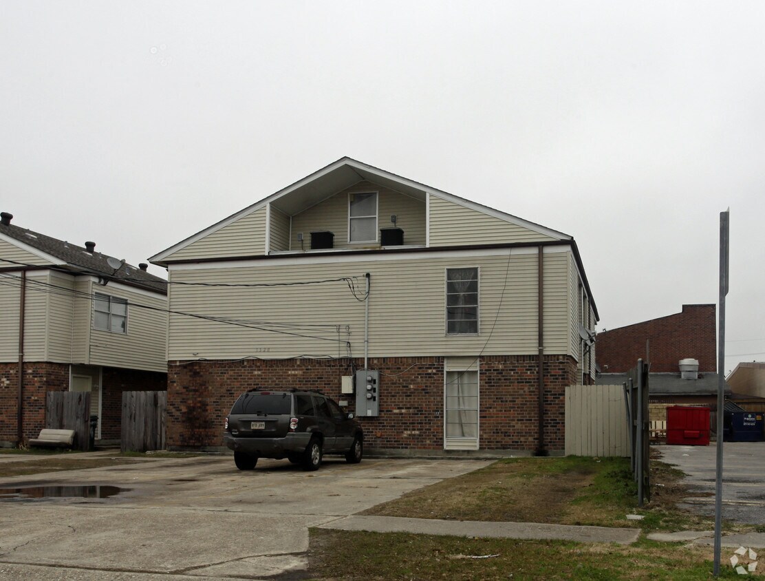 3520 Delaware Ave, Kenner, LA 70065 Apartments in Kenner, LA