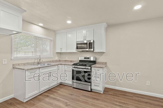 Building Photo - 850 Sequoia Blvd