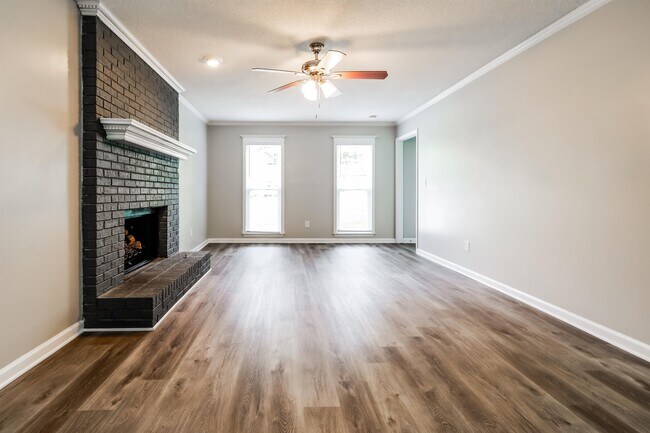 Building Photo - 5002 Henson Dr