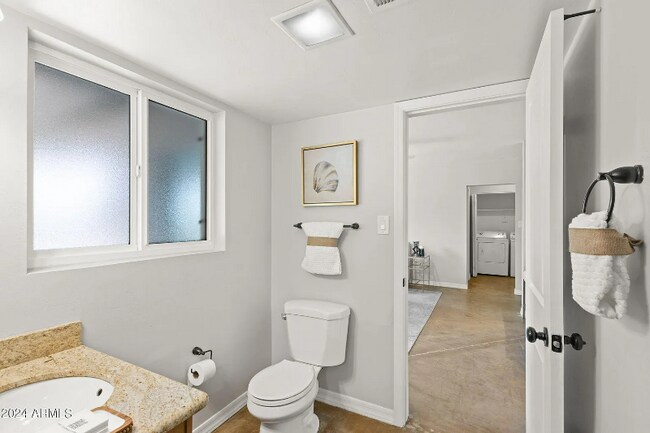Foto del edificio - 8215 E Vernon Ave