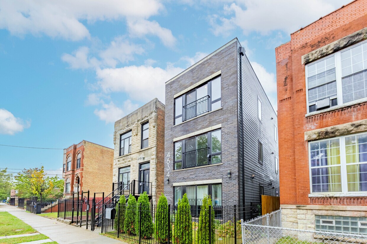 Primary Photo - 4634 S Langley Ave