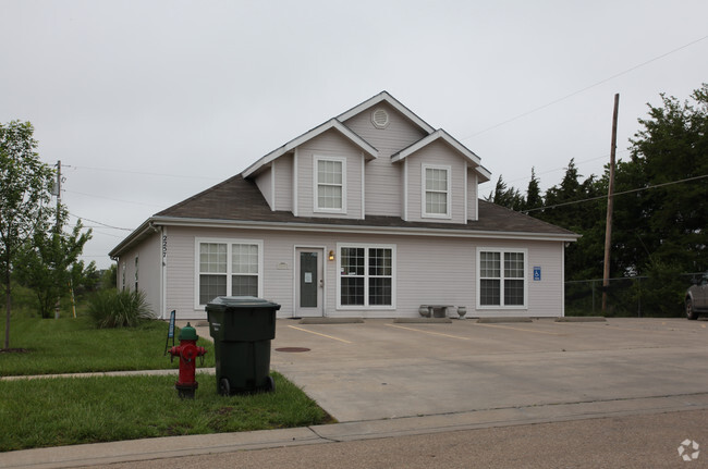 Building Photo - West Indian Hills Townhomes