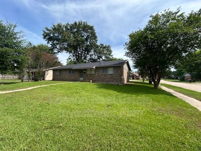 Building Photo - 3437 Red Bud Ln