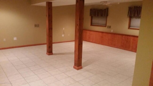 Building Photo - 744 Spray Ave