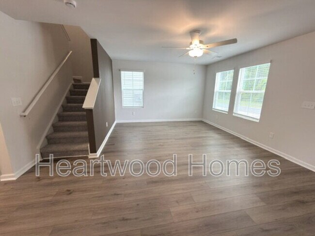 Building Photo - 807 Coburg Ln
