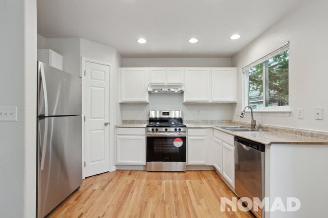 Building Photo - Charming 4BR House in Denver