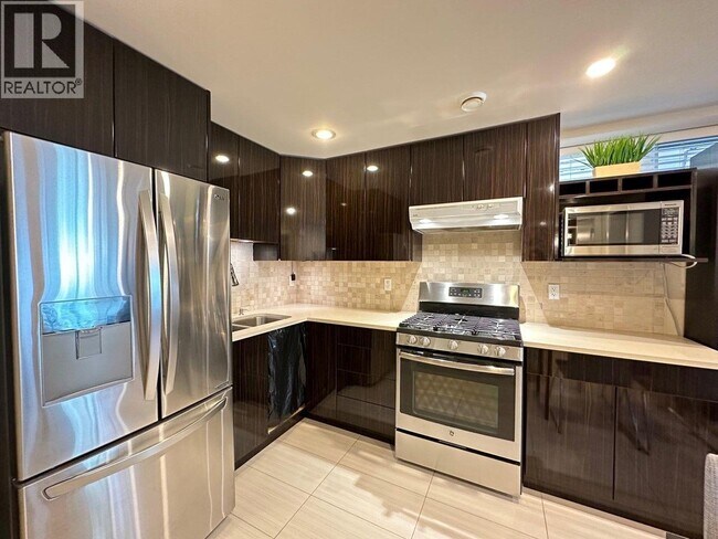 Photo du bâtiment - 469 W 20th Ave