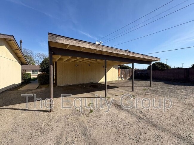 Building Photo - 2500-2504 West Chestnut Ct