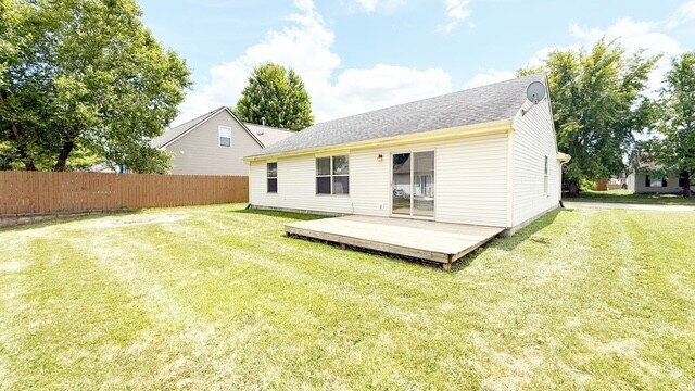 Building Photo - BROWNSBURG 3 BEDROOM/2 BATH HOME AVAILABLE NOW!