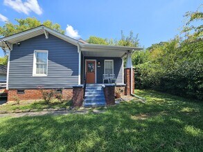 Building Photo - 2806 Whittle Springs Rd