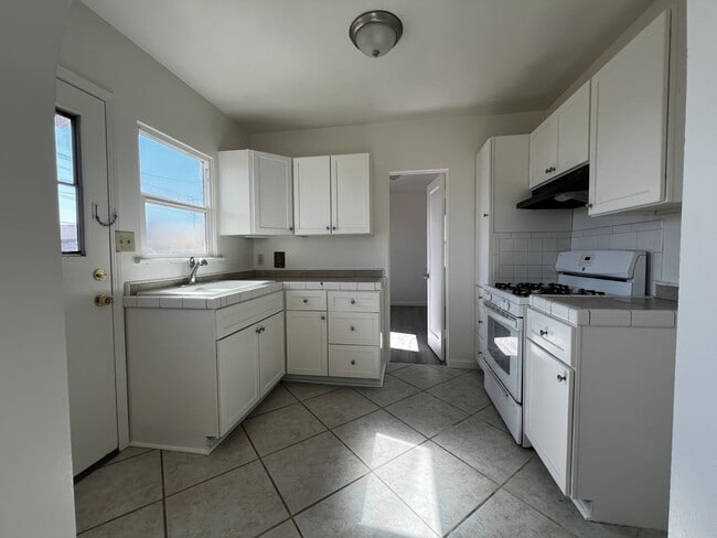 Building Photo - 554 Campodonico Ave