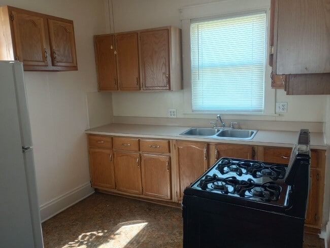 KITCHEN - 105 Maryland Ave