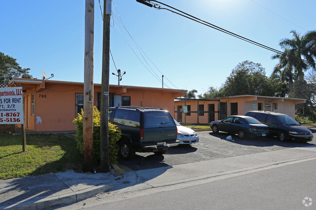 Building Photo - Streamline Apartments