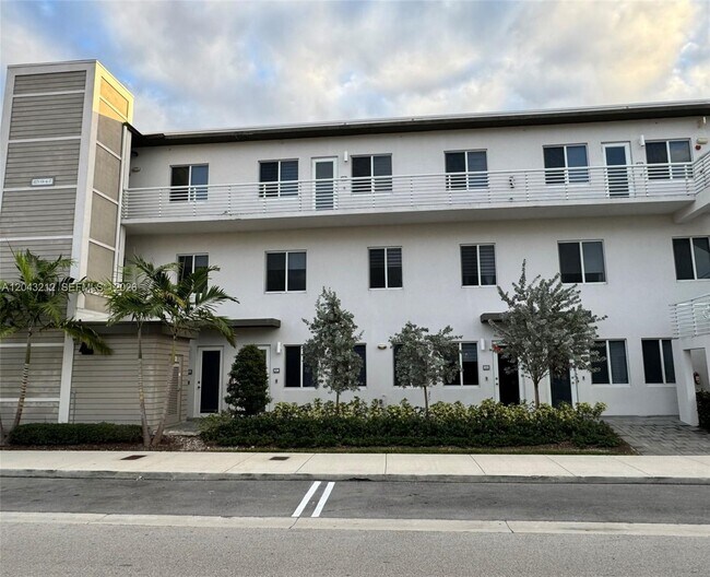 Building Photo - 10270 NW 66th St