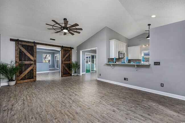 Foto del edificio - 9717 Ashley Ln