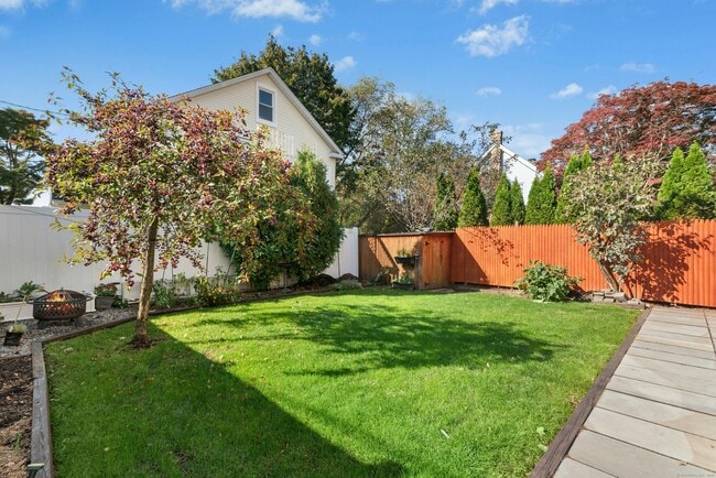 Building Photo - 2630 Boston Post Rd