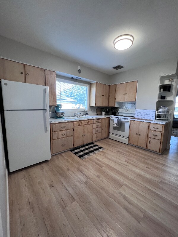 Foto del edificio - 150 W Fremont Ave