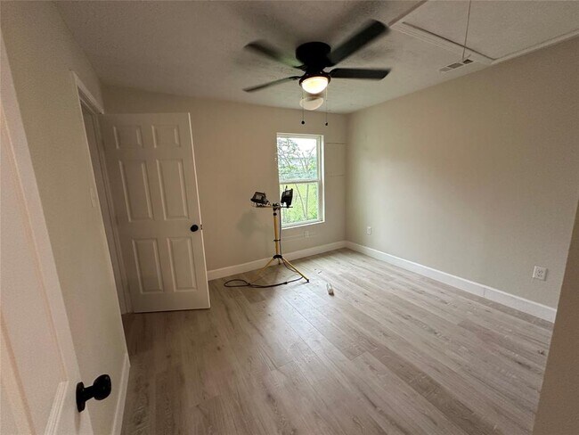 Foto del edificio - 820 Bennington St