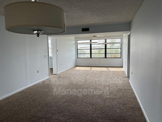 Foto del edificio - 3511 Village Blvd