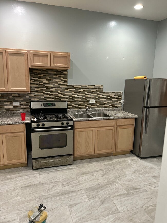 Photo - 146 W 66th St (Chicago, IL) Apartment